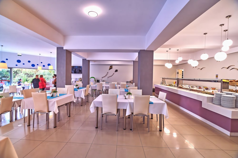 Sunrise Village Hotel — Outdoor in Chania