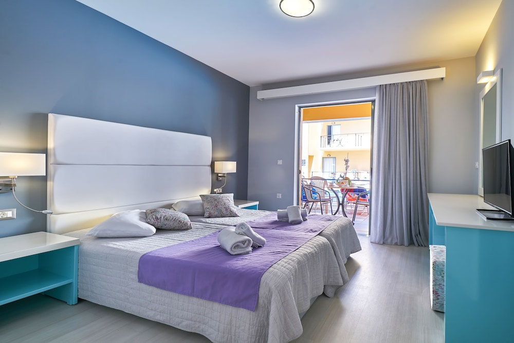 Sunrise Village Hotel — Rooms in Chania