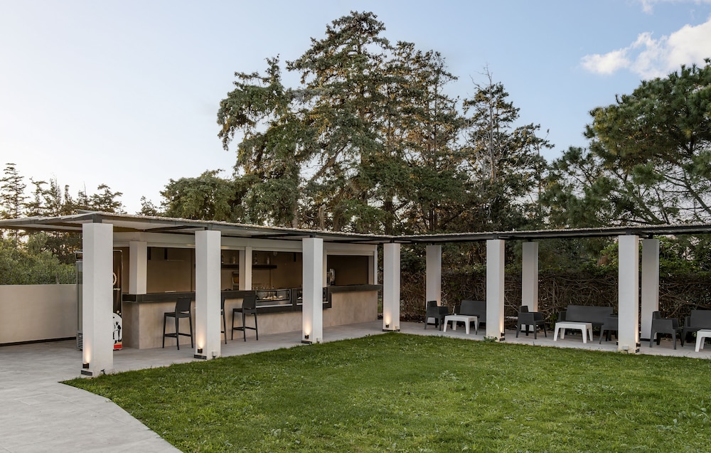 Sunrise Village Hotel — Restaurant in Chania