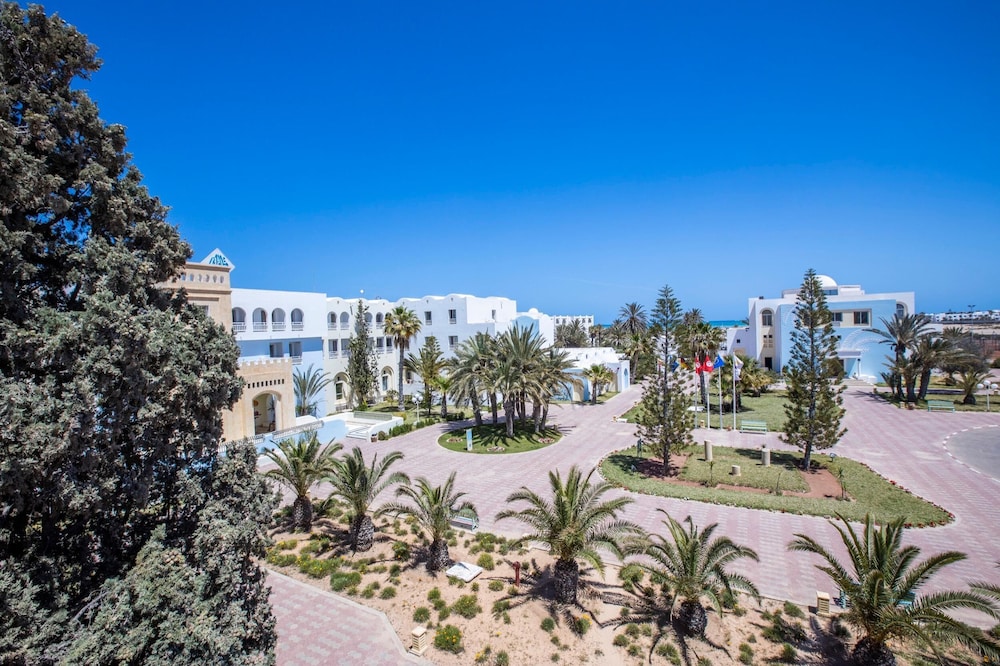 Calimera Yati Beach All Inclusive — Hotel building in Aghir, Medenine