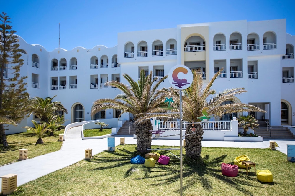 Calimera Yati Beach All Inclusive — Hotel building in Aghir, Medenine