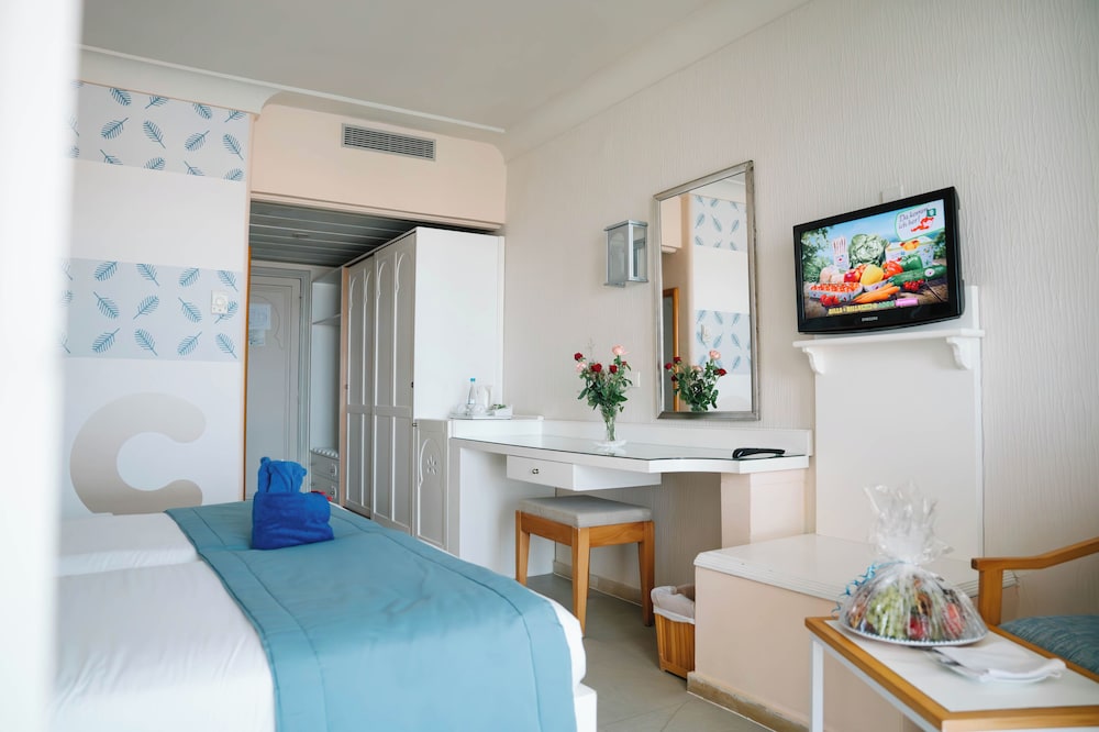 Calimera Yati Beach All Inclusive — Hotel rooms in Aghir, Medenine
