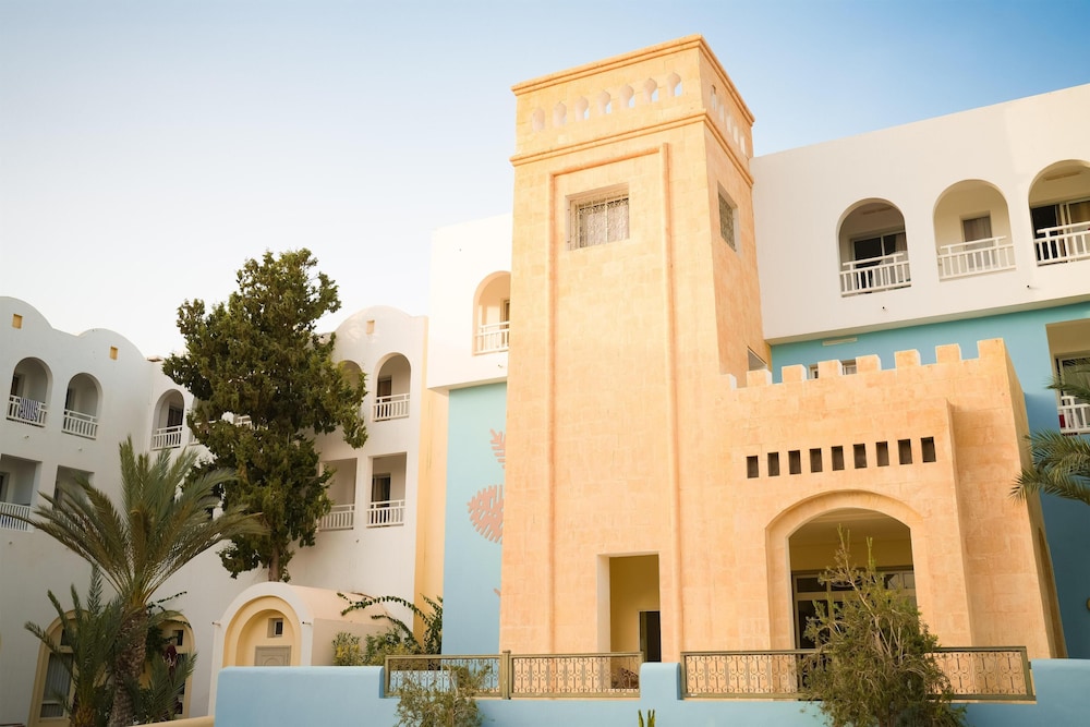Calimera Yati Beach All Inclusive — Hotel building in Aghir, Medenine