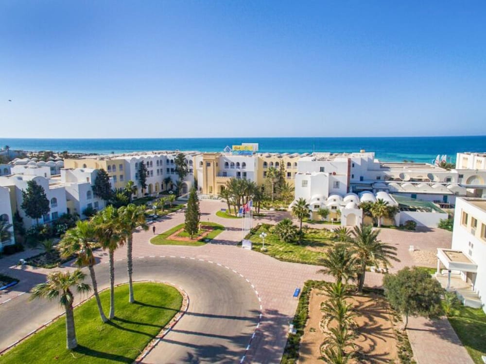 Calimera Yati Beach All Inclusive — Hotel building in Aghir, Medenine
