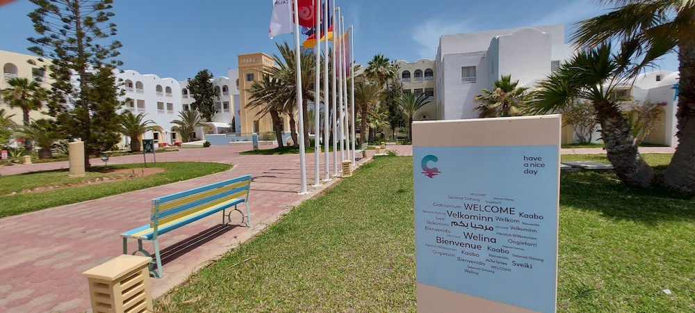 Calimera Yati Beach All Inclusive — Hotel building in Aghir, Medenine