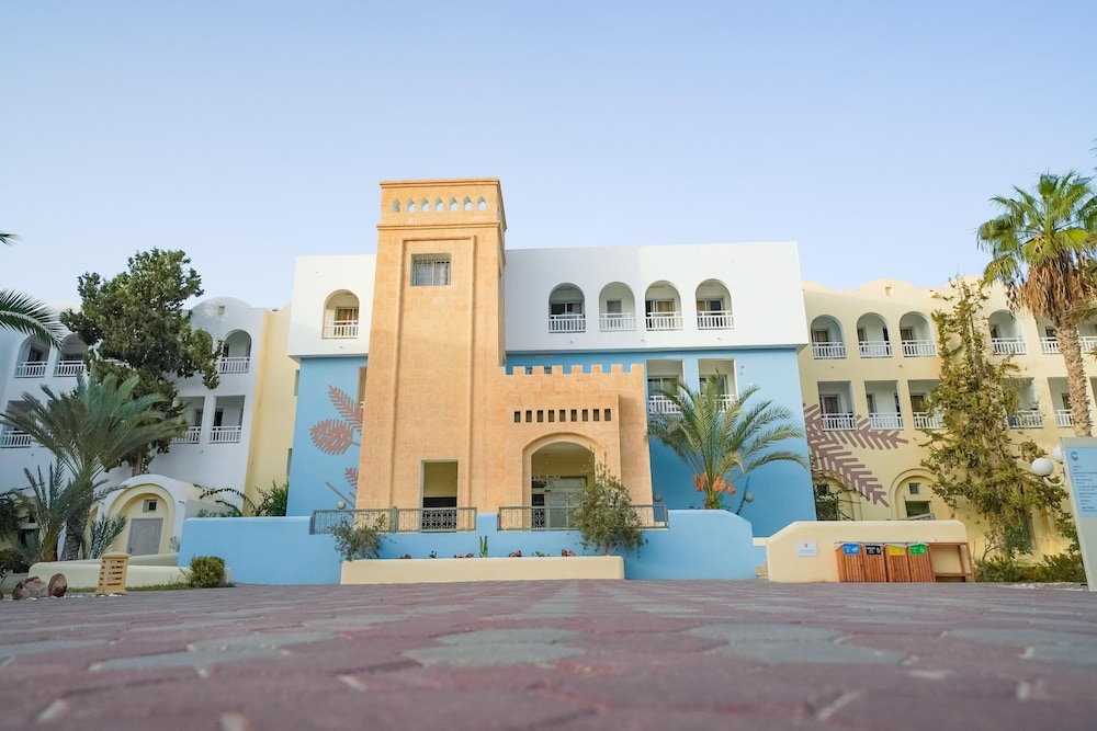 Calimera Yati Beach All Inclusive — Hotel building in Aghir, Medenine