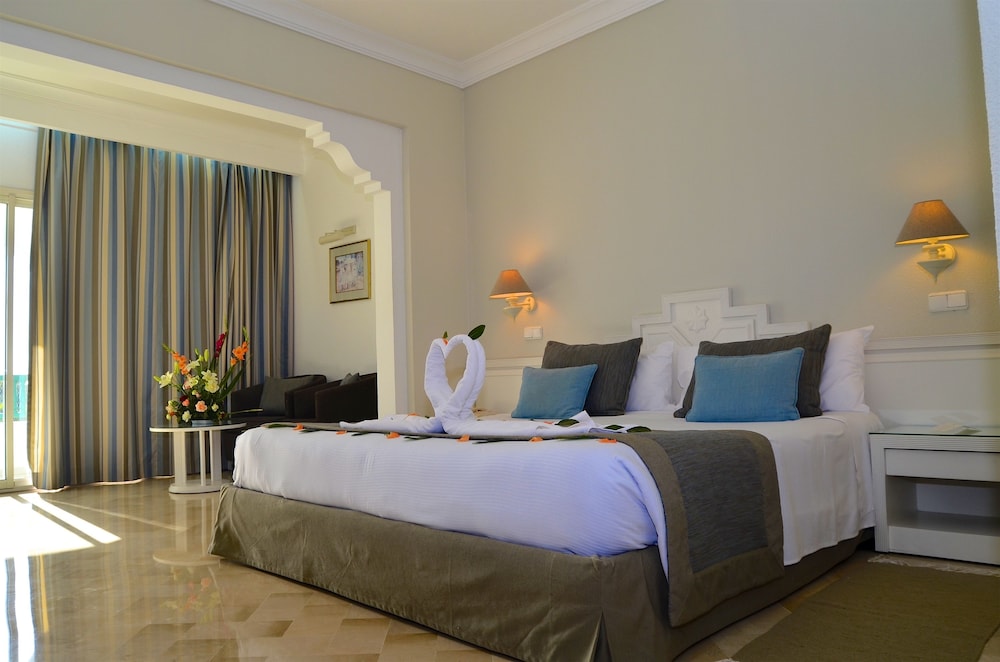 Royal Garden Palace (Families and Couples) — Hotel rooms in Aghir, Medenine