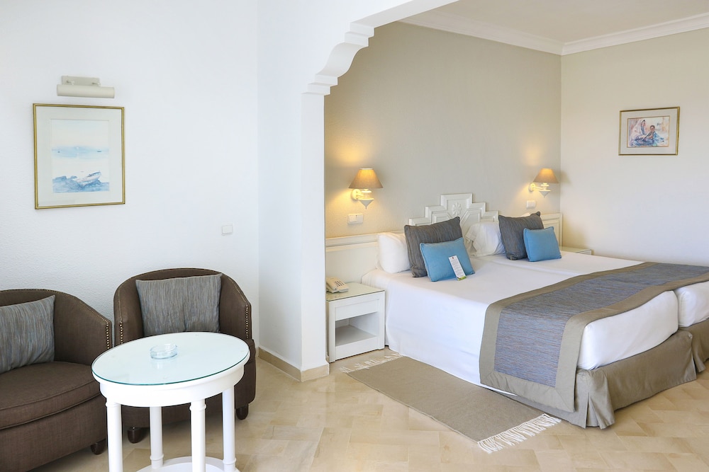 Royal Garden Palace (Families and Couples) — Hotel rooms in Aghir, Medenine