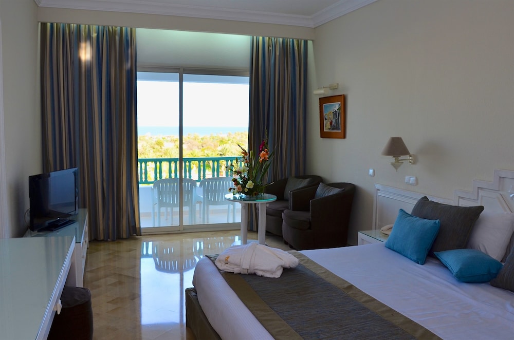 Royal Garden Palace (Families and Couples) — Hotel rooms in Aghir, Medenine