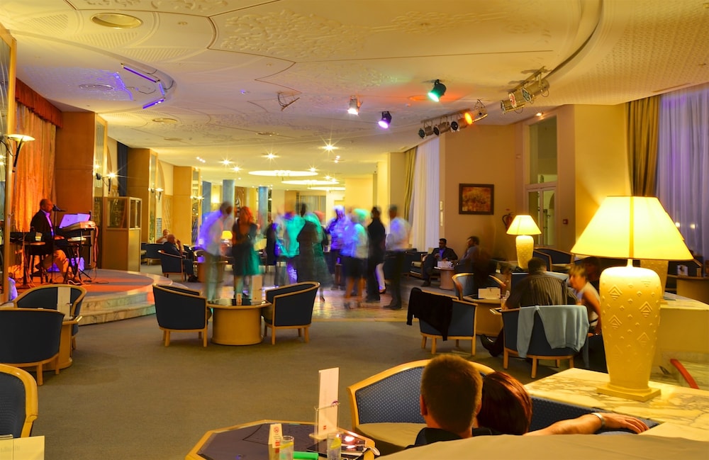 Royal Garden Palace (Families and Couples) — Restaurant & bars in Aghir, Medenine