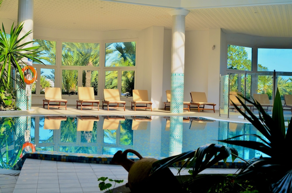 Royal Garden Palace (Families and Couples) — Swimming pool in Aghir, Medenine