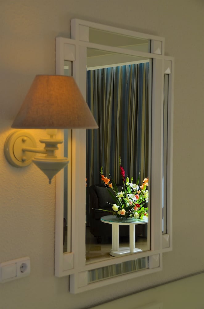 Royal Garden Palace (Families and Couples) — Hotel rooms in Aghir, Medenine