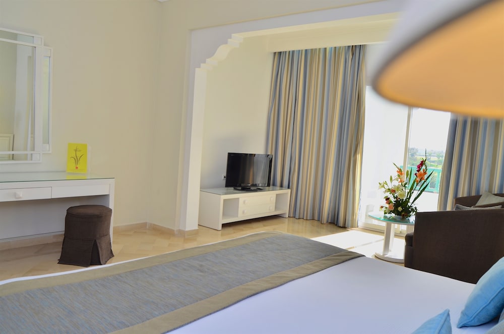 Royal Garden Palace (Families and Couples) — Hotel rooms in Aghir, Medenine