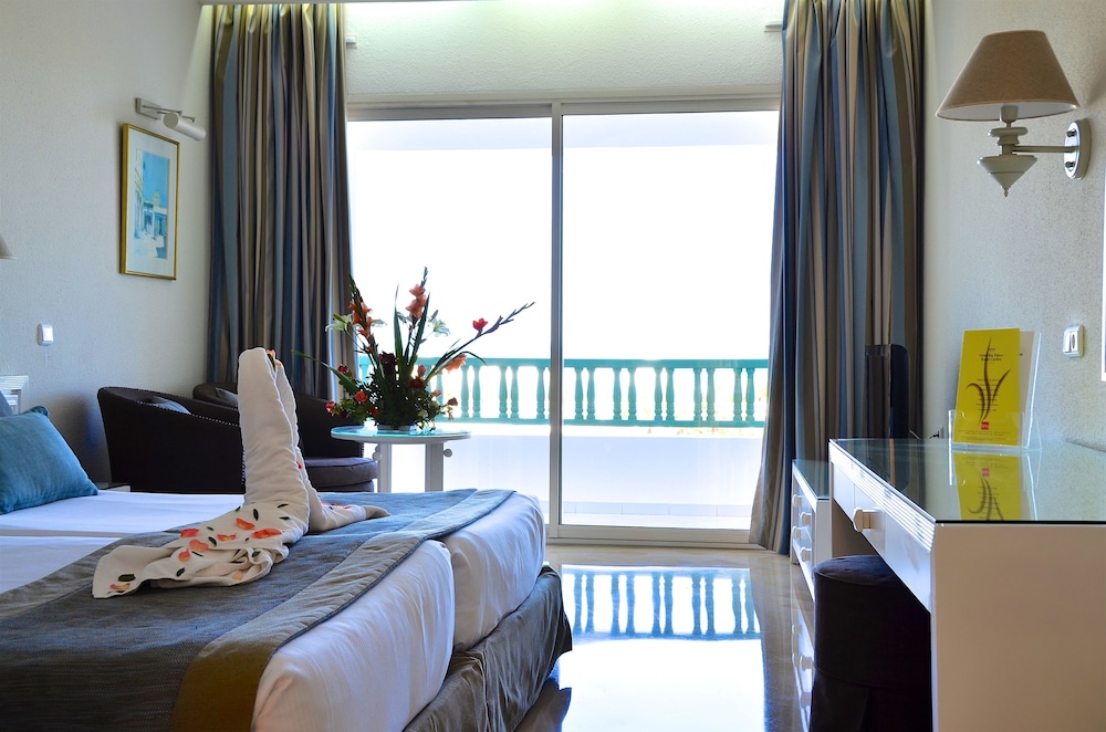 Royal Garden Palace (Families and Couples) — Hotel rooms in Aghir, Medenine