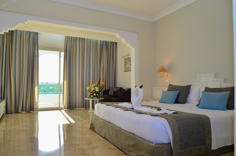 Royal Garden Palace (Families and Couples) — Hotel rooms in Aghir, Medenine