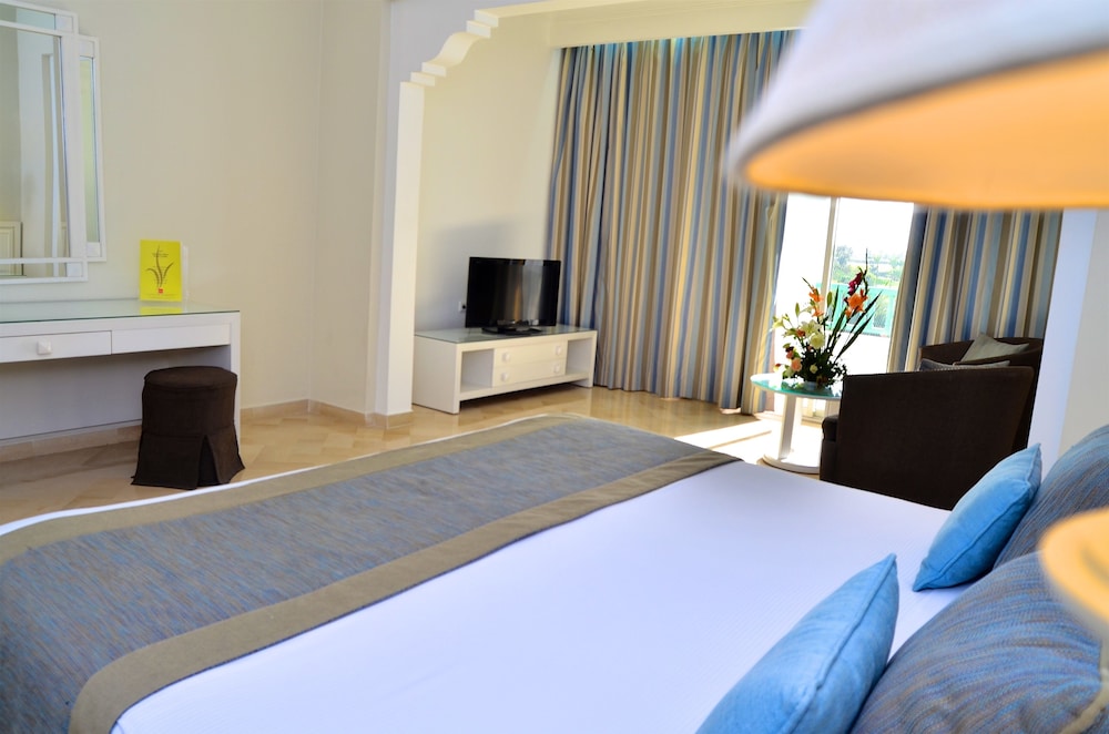 Royal Garden Palace (Families and Couples) — Hotel rooms in Aghir, Medenine