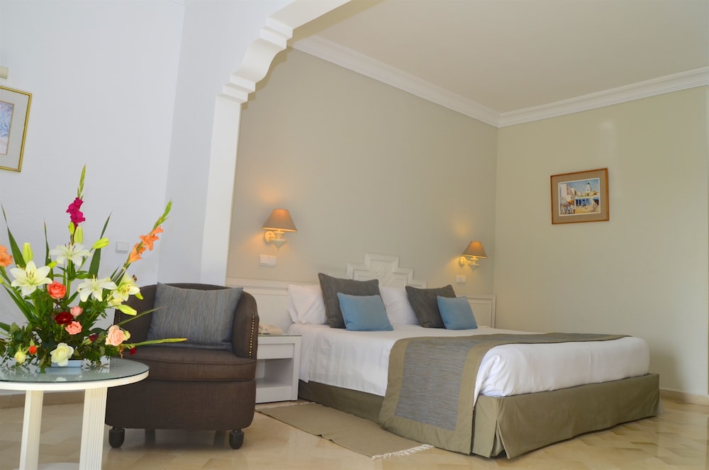 Royal Garden Palace (Families and Couples) — Hotel rooms in Aghir, Medenine
