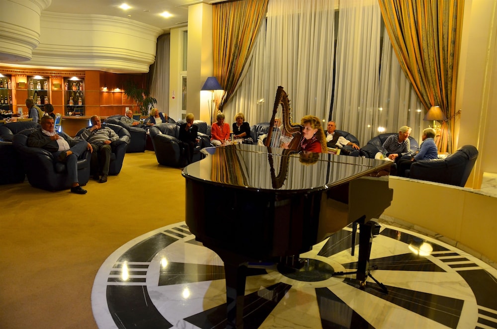 Royal Garden Palace (Families and Couples) — Restaurant & bars in Aghir, Medenine