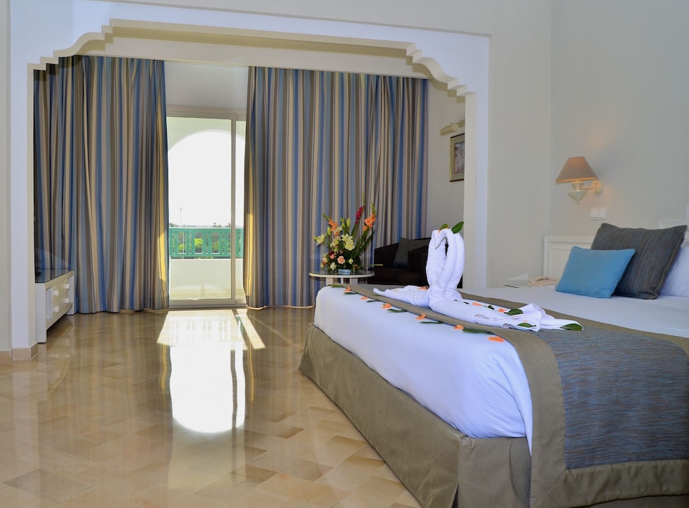 Royal Garden Palace (Families and Couples) — Hotel rooms in Aghir, Medenine