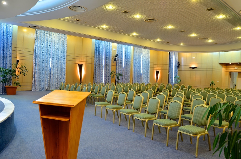 Royal Garden Palace (Families and Couples) — Hotel building in Aghir, Medenine