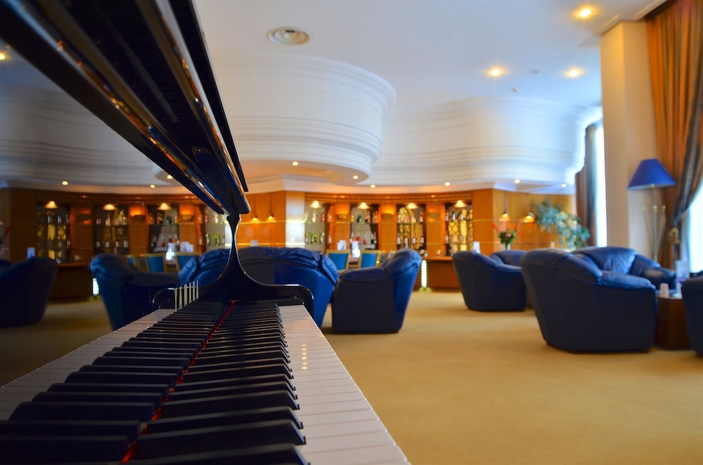 Royal Garden Palace (Families and Couples) — Restaurant & bars in Aghir, Medenine