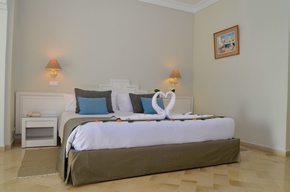 Royal Garden Palace (Families and Couples) — Hotel rooms in Aghir, Medenine
