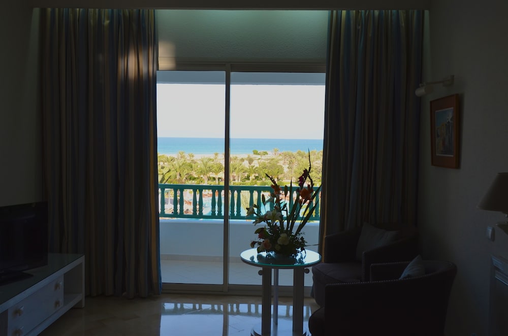 Royal Garden Palace (Families and Couples) — Hotel rooms in Aghir, Medenine