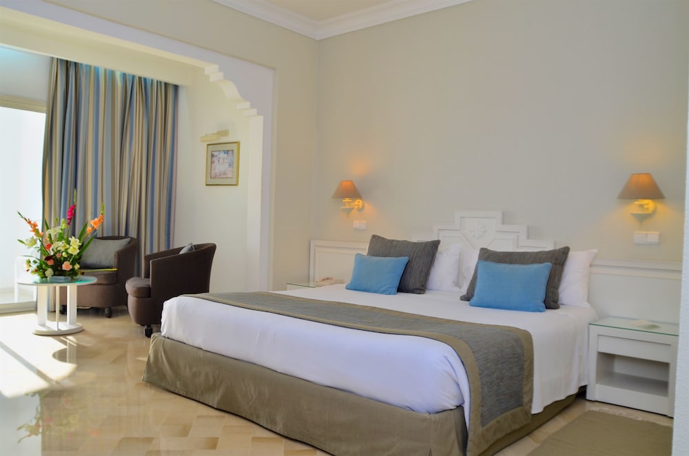 Royal Garden Palace (Families and Couples) — Hotel rooms in Aghir, Medenine