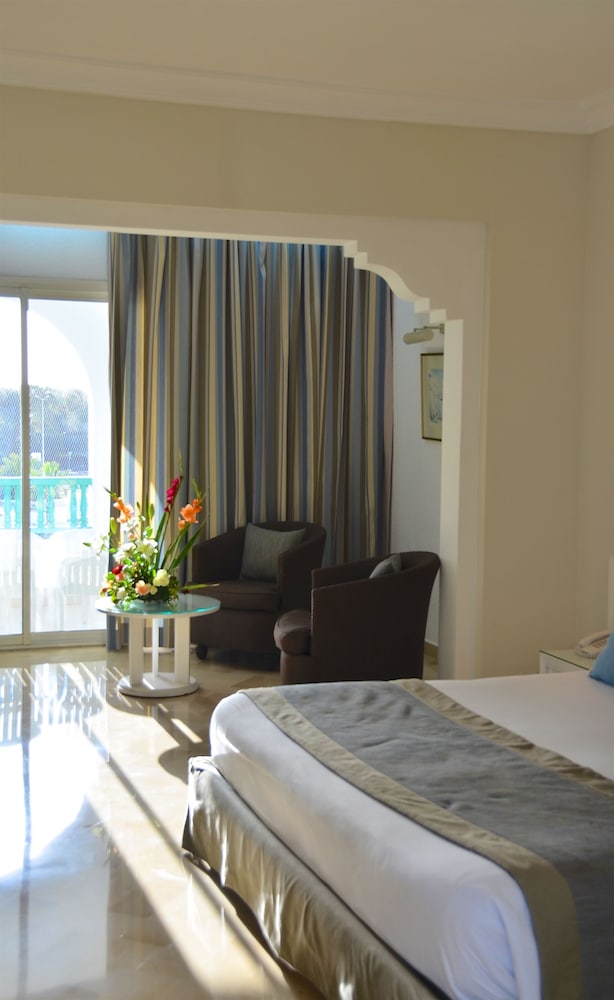 Royal Garden Palace (Families and Couples) — Hotel rooms in Aghir, Medenine