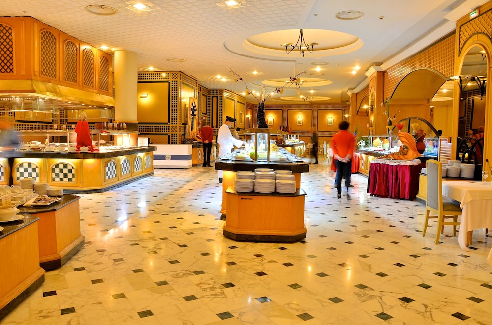 Royal Garden Palace (Families and Couples) — Restaurant & bars in Aghir, Medenine
