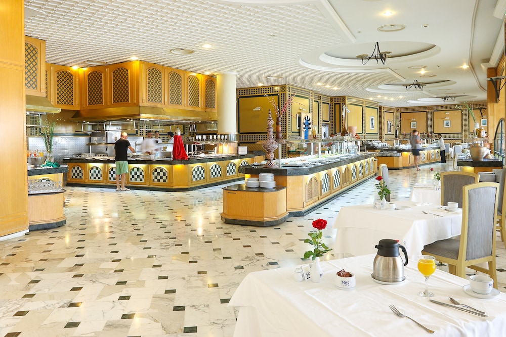 Royal Garden Palace (Families and Couples) — Restaurant & bars in Aghir, Medenine
