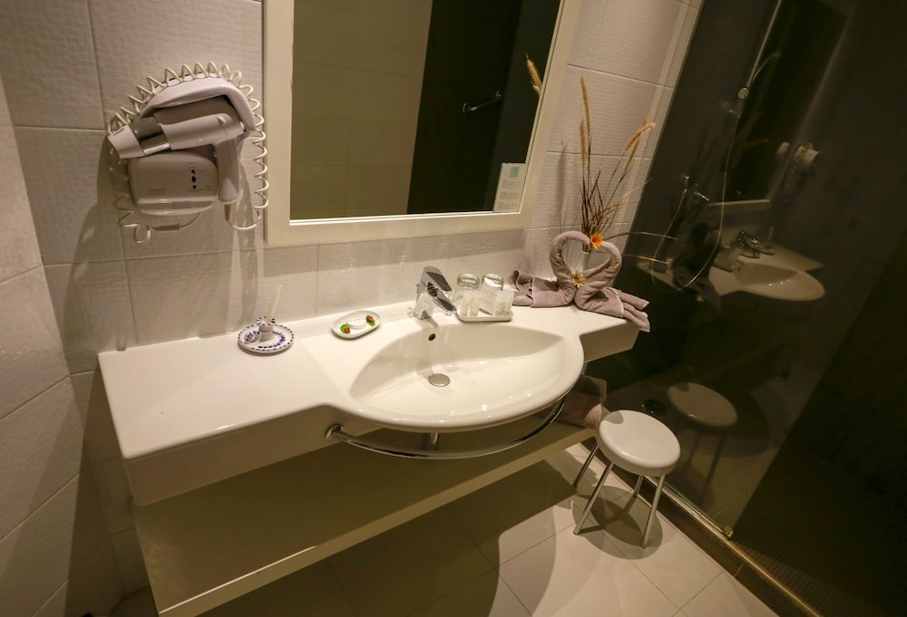 Djerba Plaza Thalasso & Spa — Hotel rooms in Aghir, Medenine
