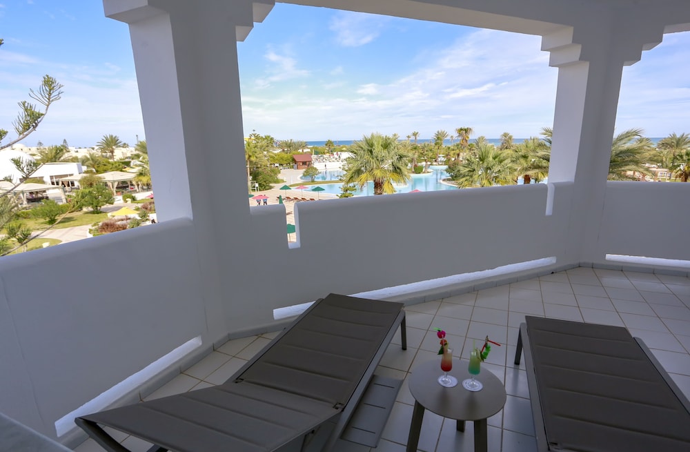 Djerba Plaza Thalasso & Spa — Hotel rooms in Aghir, Medenine