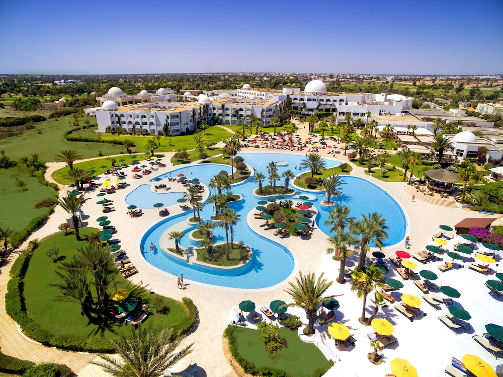 Djerba Plaza Thalasso & Spa — Swimming pool in Aghir, Medenine
