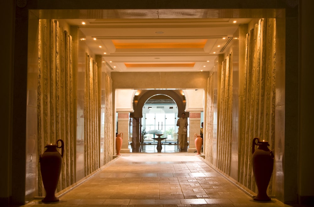 Djerba Plaza Thalasso & Spa — Hotel building in Aghir, Medenine