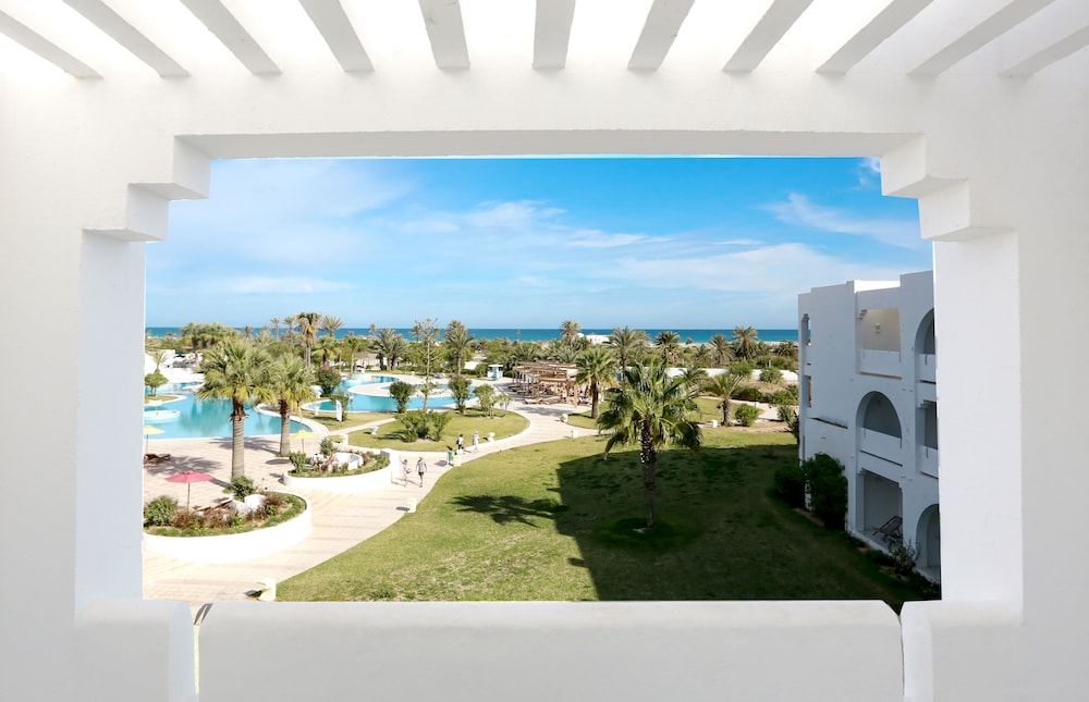Djerba Plaza Thalasso & Spa — Beach in Aghir, Medenine