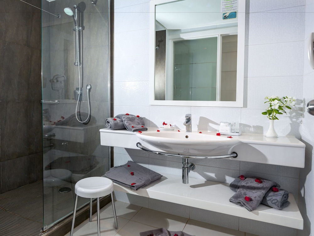 Djerba Plaza Thalasso & Spa — Hotel rooms in Aghir, Medenine