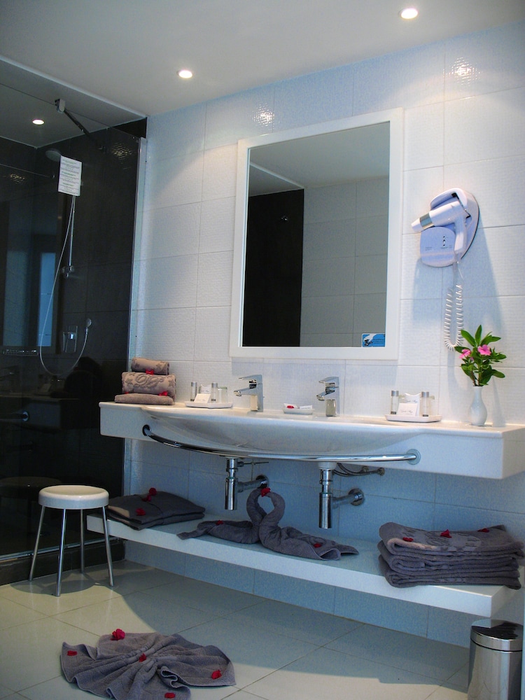 Djerba Plaza Thalasso & Spa — Hotel rooms in Aghir, Medenine