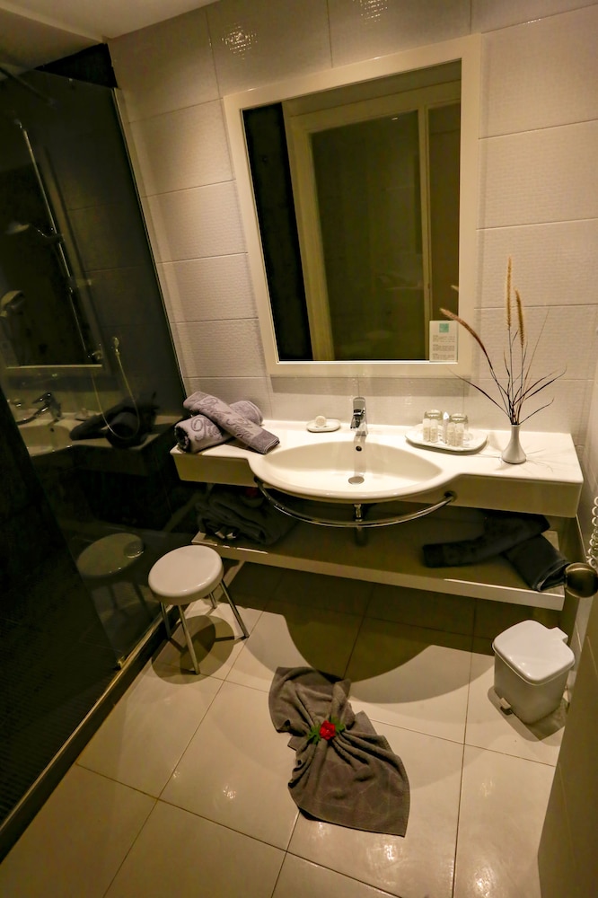 Djerba Plaza Thalasso & Spa — Hotel rooms in Aghir, Medenine