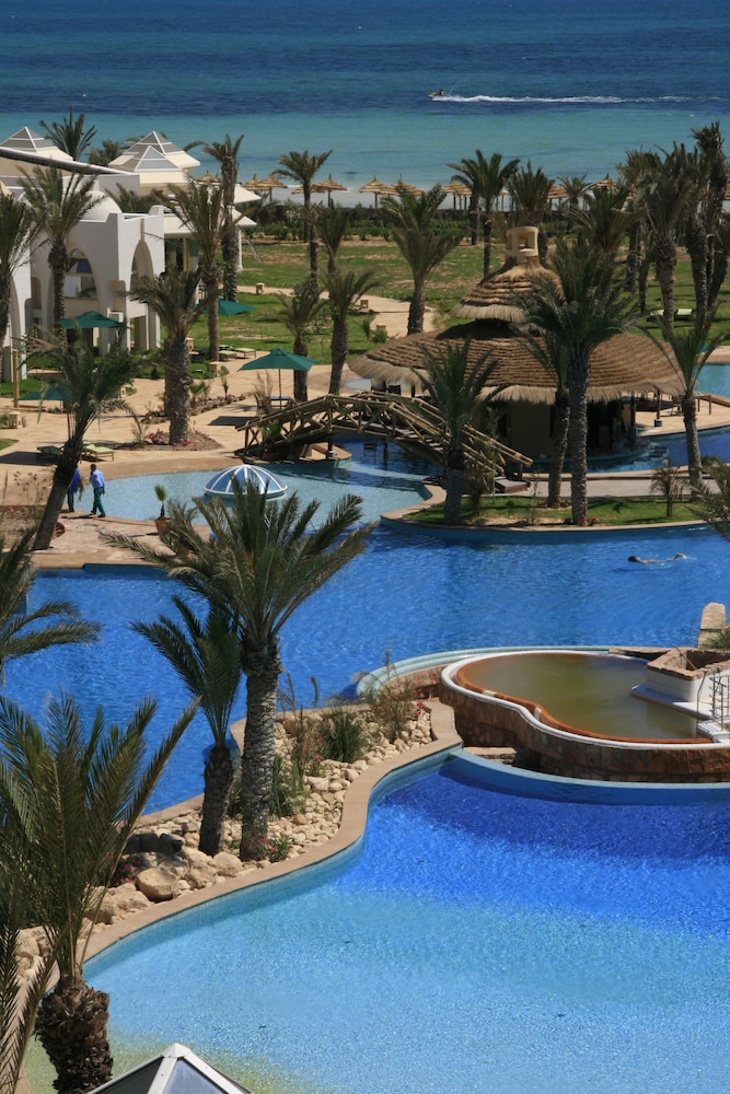 Hasdrubal Prestige Thalassa & Spa Djerba — Swimming pool in Mezraya, Medenine