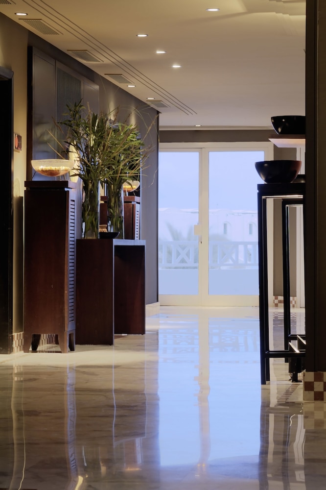 Radisson Blu Athénée Palace Resort & Thalasso, Djerba — Hotel building in Mezraya, Medenine