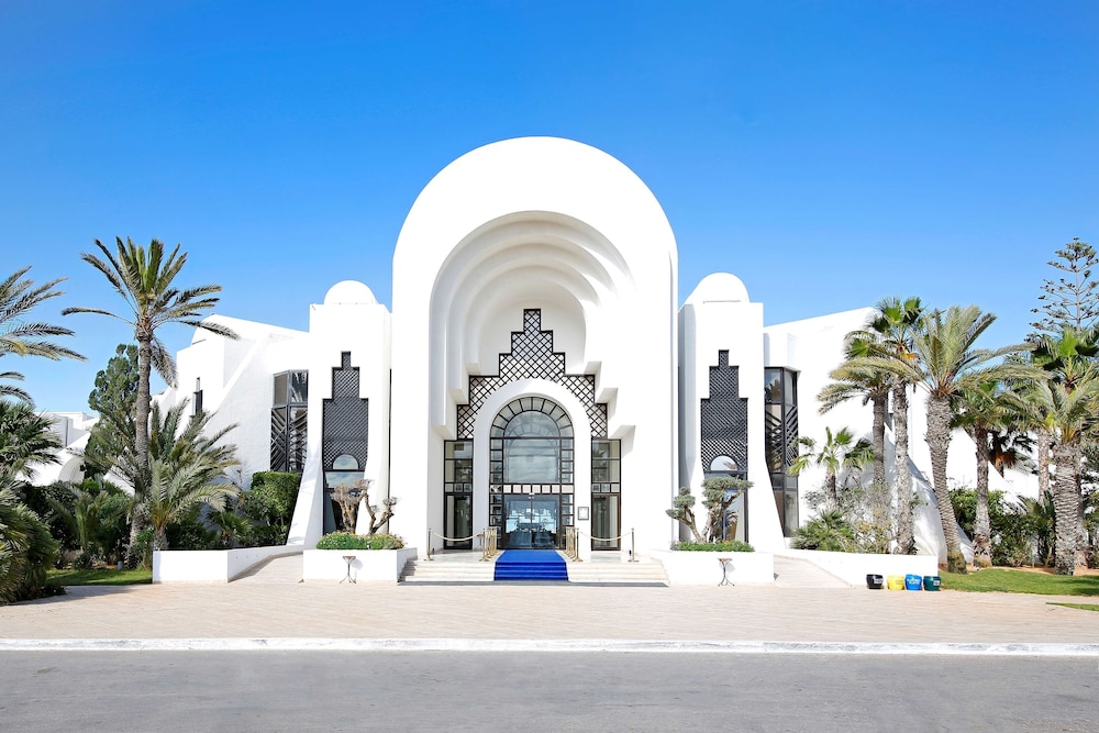 Radisson Blu Athénée Palace Resort & Thalasso, Djerba — Hotel building in Mezraya, Medenine