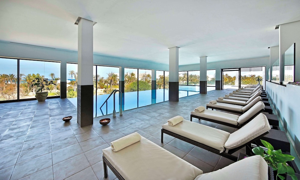 Radisson Blu Athénée Palace Resort & Thalasso, Djerba — Swimming pool in Mezraya, Medenine