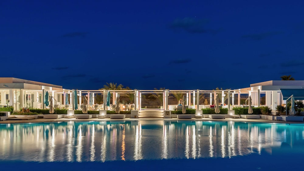 Radisson Blu Athénée Palace Resort & Thalasso, Djerba — Swimming pool in Mezraya, Medenine