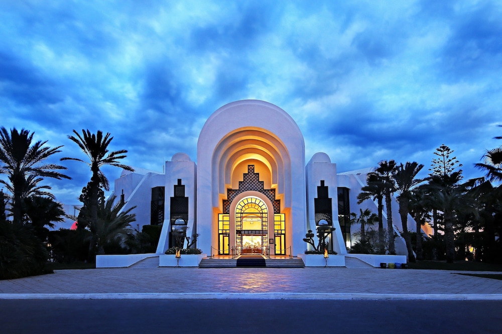 Radisson Blu Athénée Palace Resort & Thalasso, Djerba — Hotel building in Mezraya, Medenine