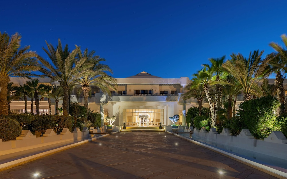 Radisson Blu Athénée Palace Resort & Thalasso, Djerba — Hotel building in Mezraya, Medenine
