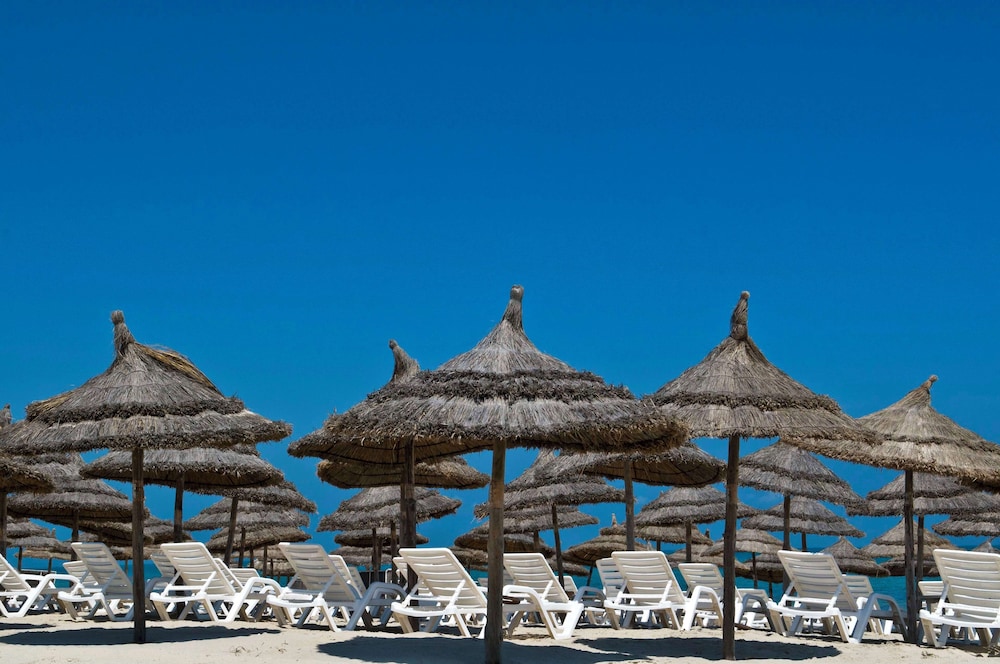 Radisson Blu Athénée Palace Resort & Thalasso, Djerba — Beach in Mezraya, Medenine