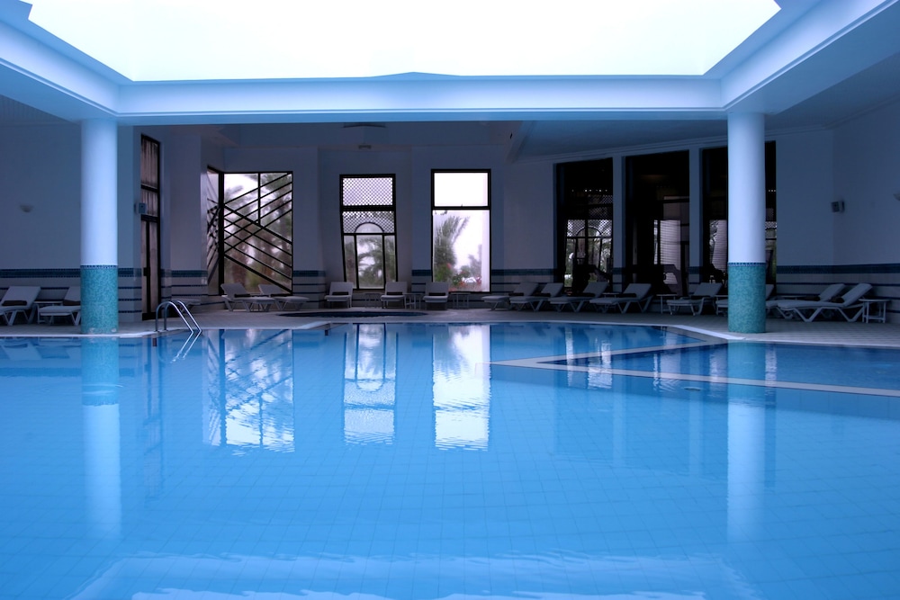 Radisson Blu Athénée Palace Resort & Thalasso, Djerba — Swimming pool in Mezraya, Medenine