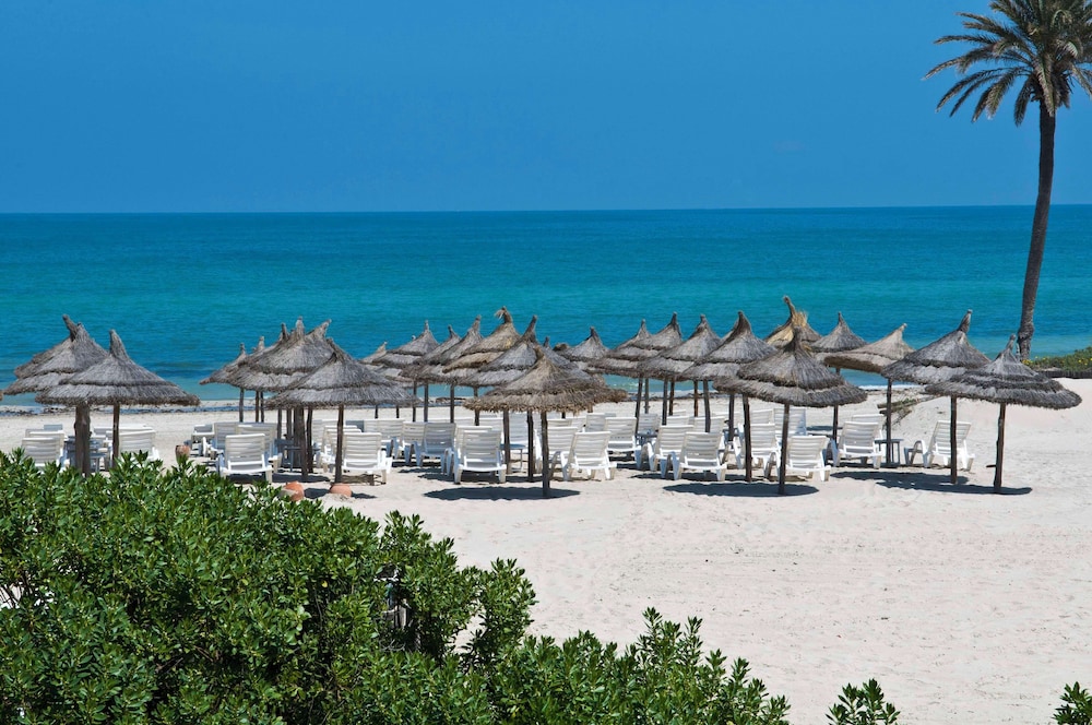 Radisson Blu Athénée Palace Resort & Thalasso, Djerba — Beach in Mezraya, Medenine