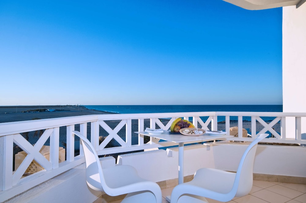 Radisson Blu Athénée Palace Resort & Thalasso, Djerba — Beach in Mezraya, Medenine